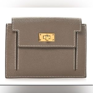 Hermes 🦄 Kelly Compact Wallet (Chèvre Chandra) Etoupe  🦄